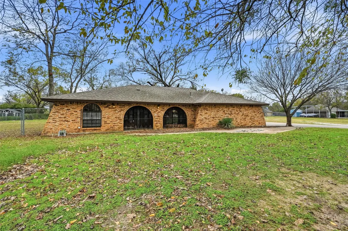 809 Nadine Lane, Grand Prairie, TX 75052 - Image #1