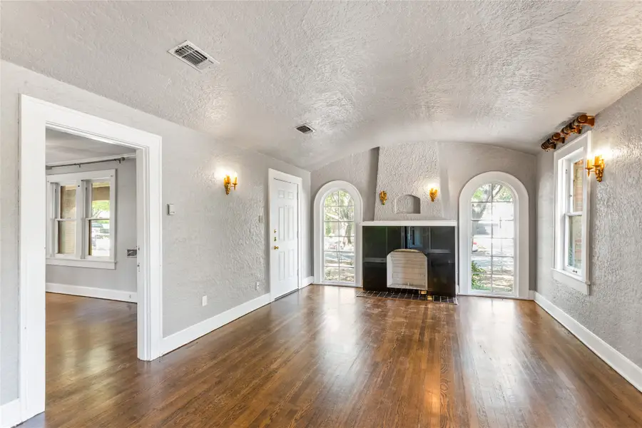 2711 Greene Avenue, Fort Worth, TX 76109 - Image #2