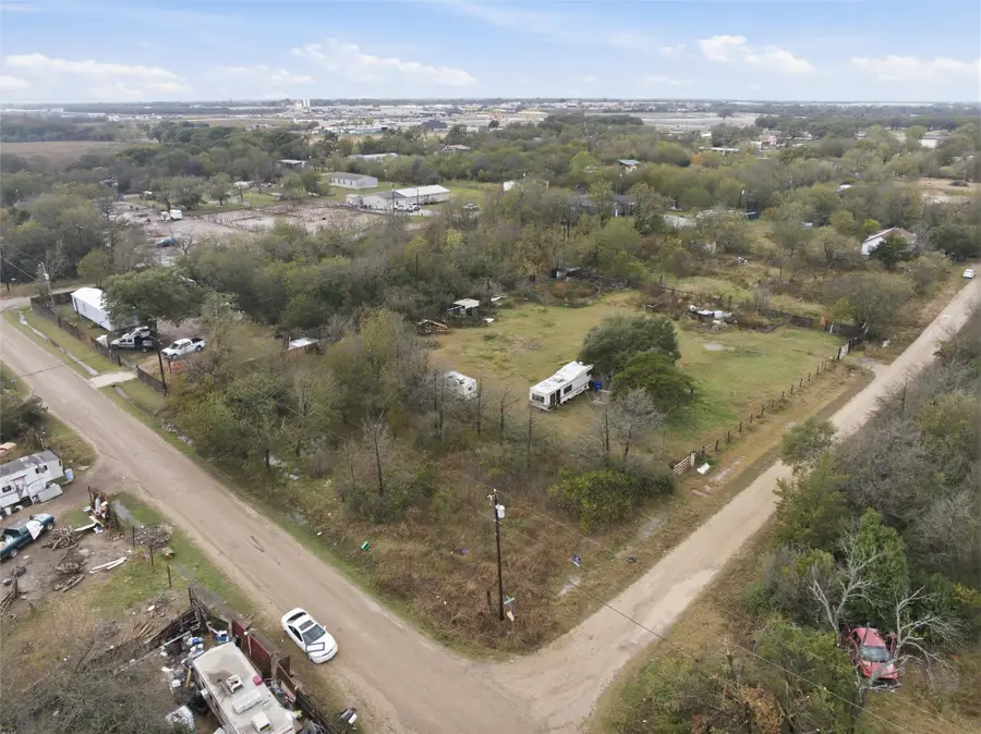 216 Melondale Drive, Elm Mott, TX 76640 - Image #3