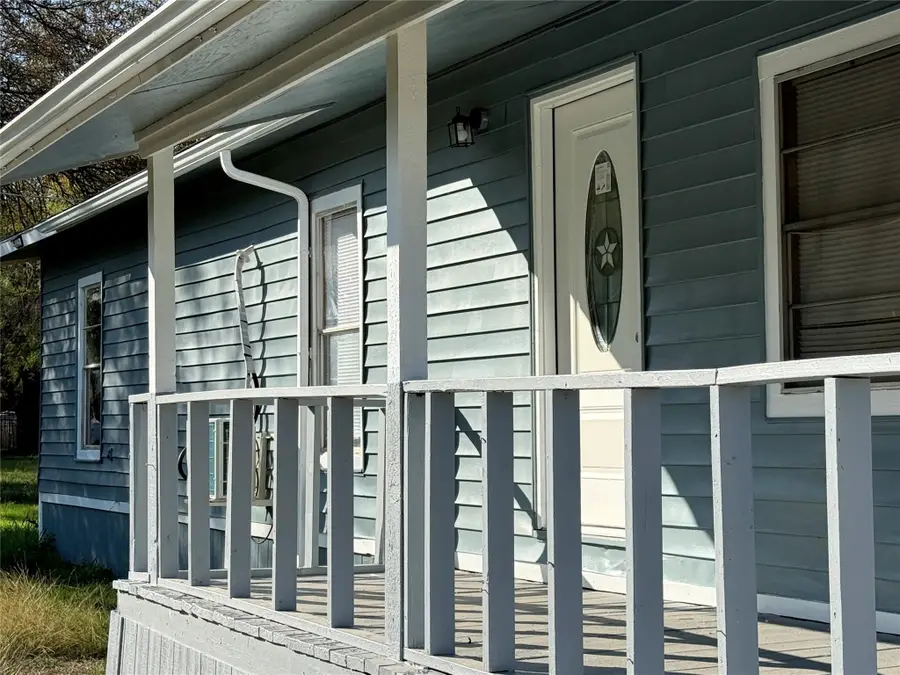 3807 Lands End Court, Granbury, TX 76048 - Image #2