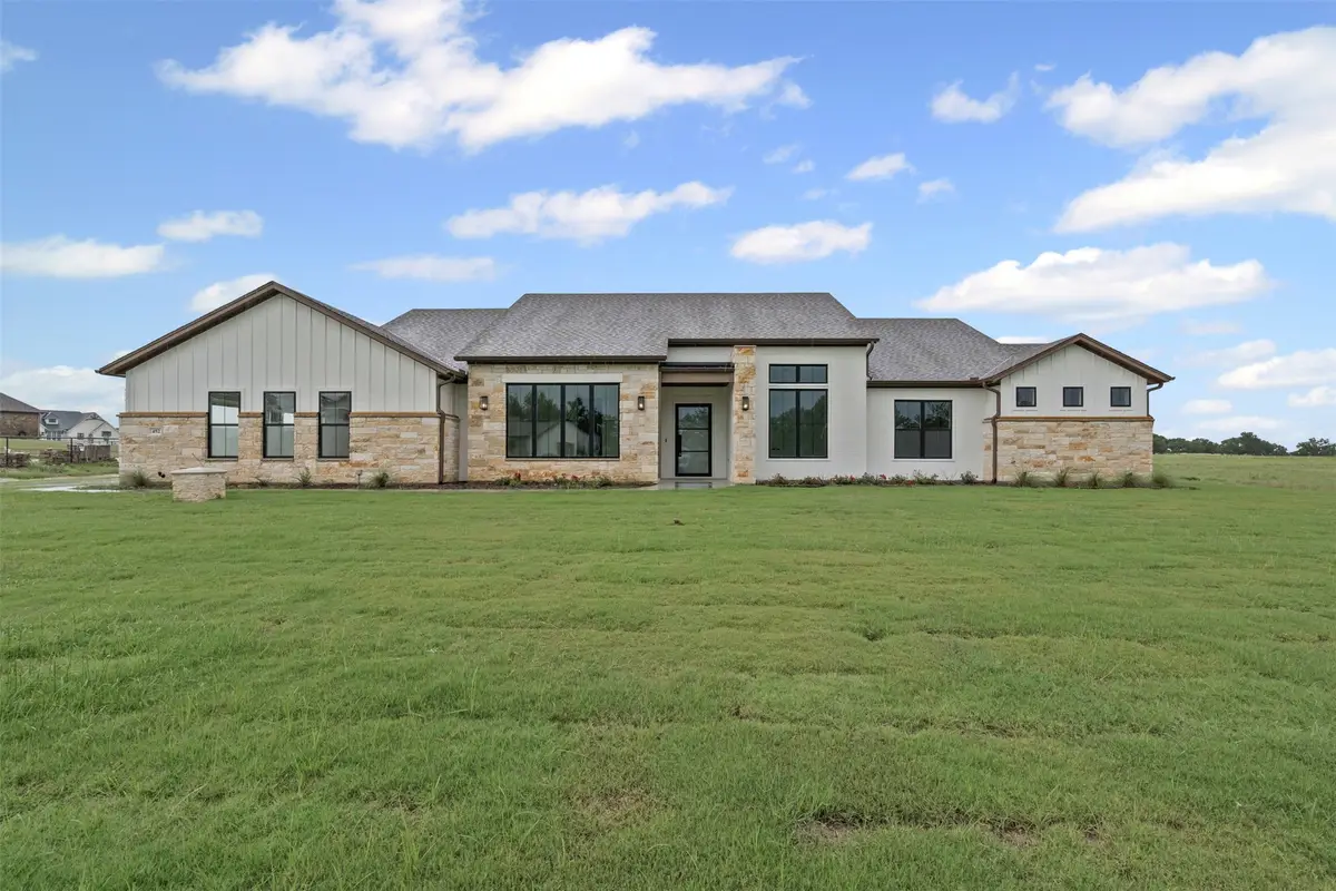 452 Royal Santana Run, Weatherford, TX 76087 - Image #1
