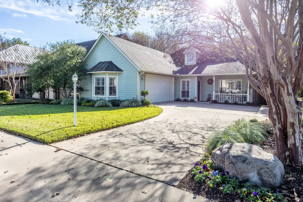 300 E Redbud Lane, Lancaster, TX 75146 - Image #1