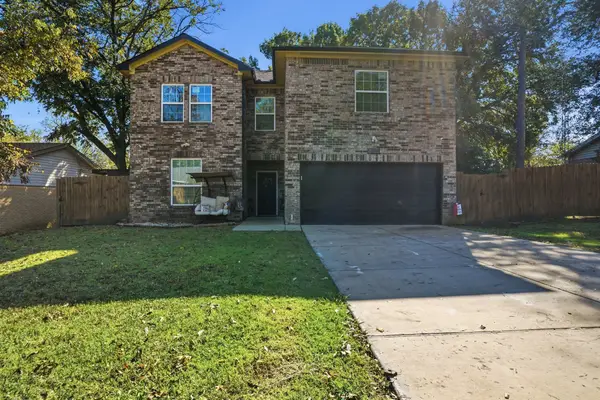 832 N Atkerson Lane, Euless, TX 76040