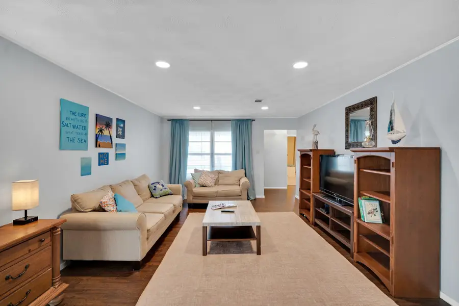 1008 Louise Street, Irving, TX 75060 - Image #3