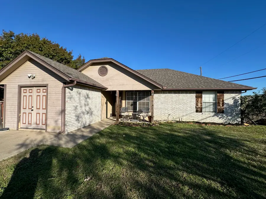 200 Brook Circle, Krum, TX 76249 - Image #2