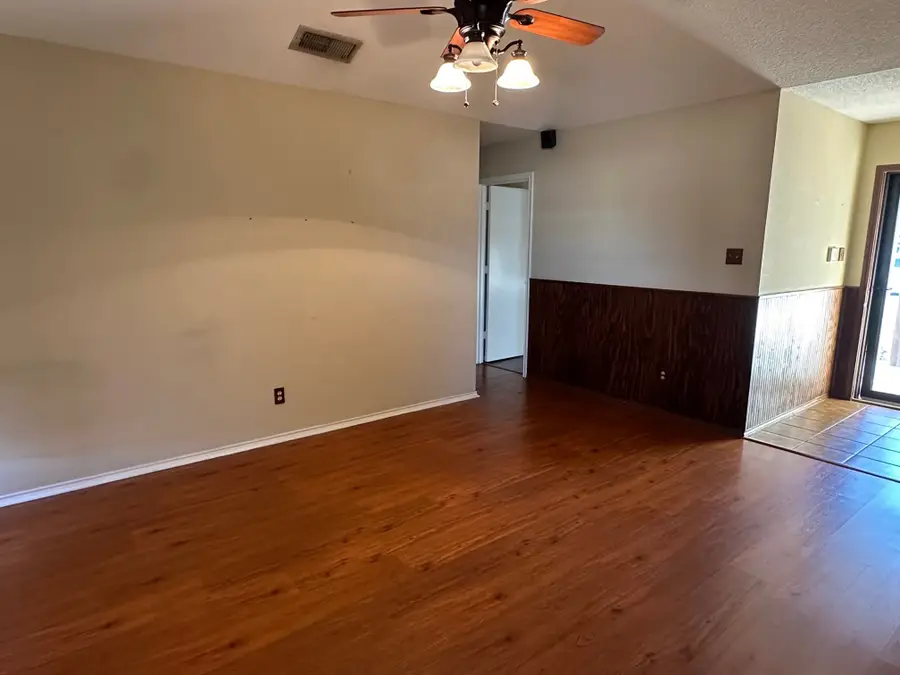 200 Brook Circle, Krum, TX 76249 - Image #3