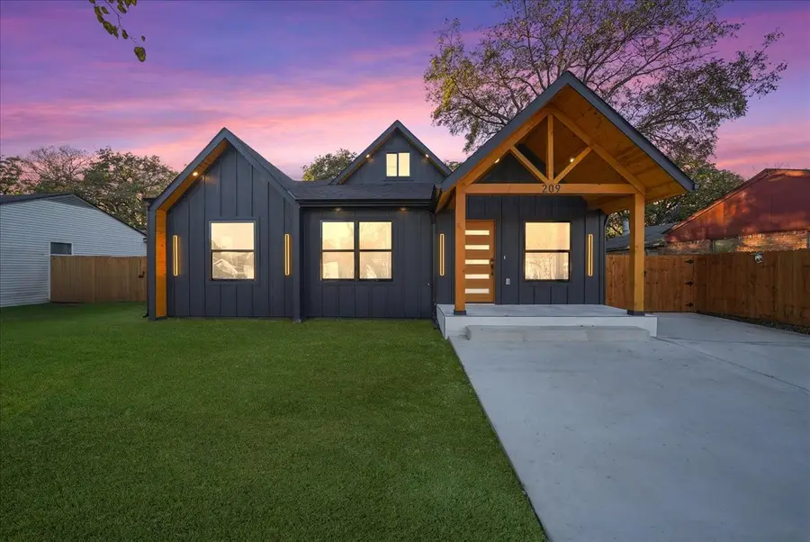 209 Charles Drive, Irving, TX 75060 - Image #2