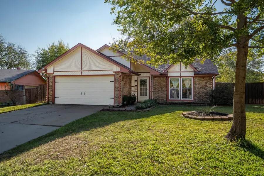 832 Foxwood Place, Lewisville, TX 75067 - Image #2
