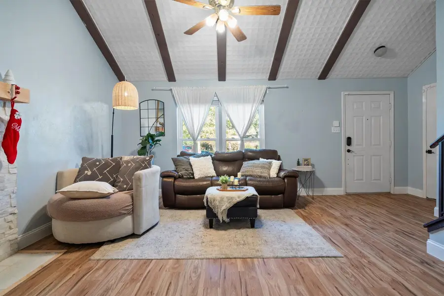 832 Foxwood Place, Lewisville, TX 75067 - Image #3