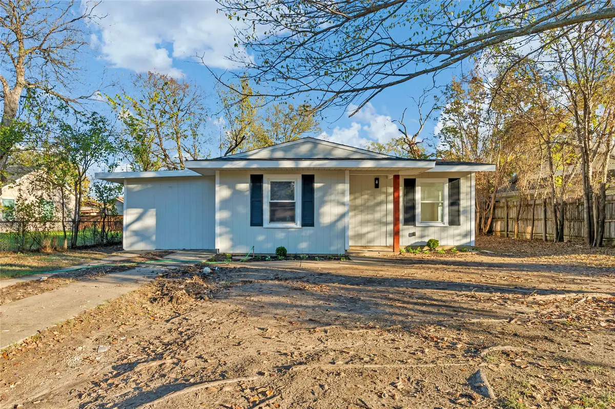 3709 S Hughes Avenue, Fort Worth, TX 76119 - Image #1