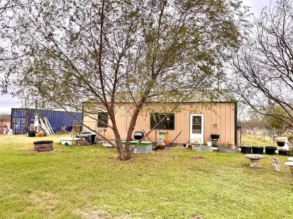 869 State Highway 171, Hubbard, TX 76648