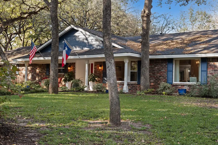 4006 Hollow Oak Drive, Euless, TX 76040 - Image #2