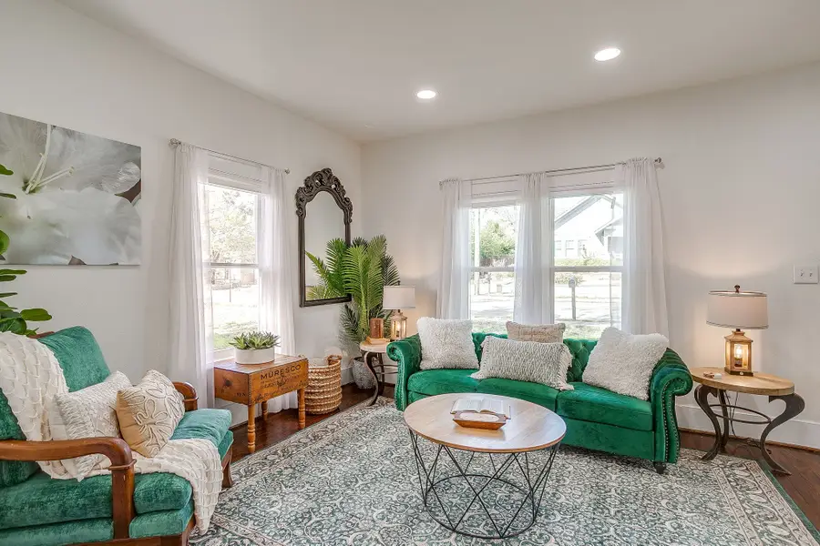 116 E Akard Street, Weatherford, TX 76086 - Image #2