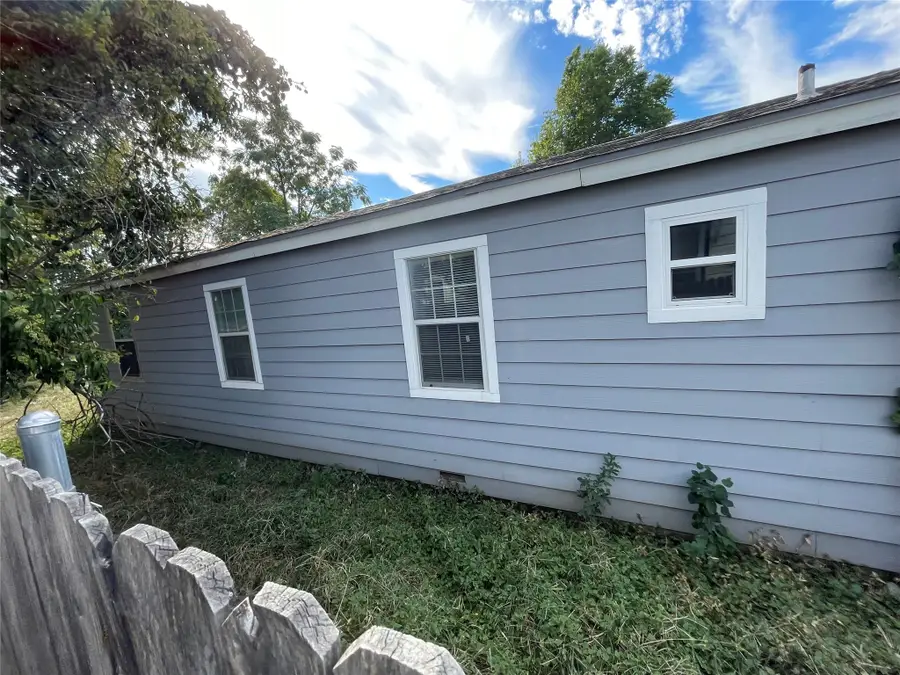 5704 Pickfair Circle, Dallas, TX 75235 - Image #3