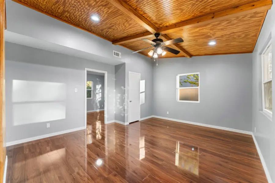 916 Wilkinson, Mesquite, TX 75149 - Image #2