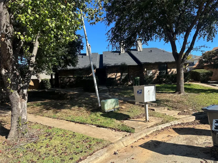 617 Lost Springs Court, Arlington, TX 76012 - Image #2