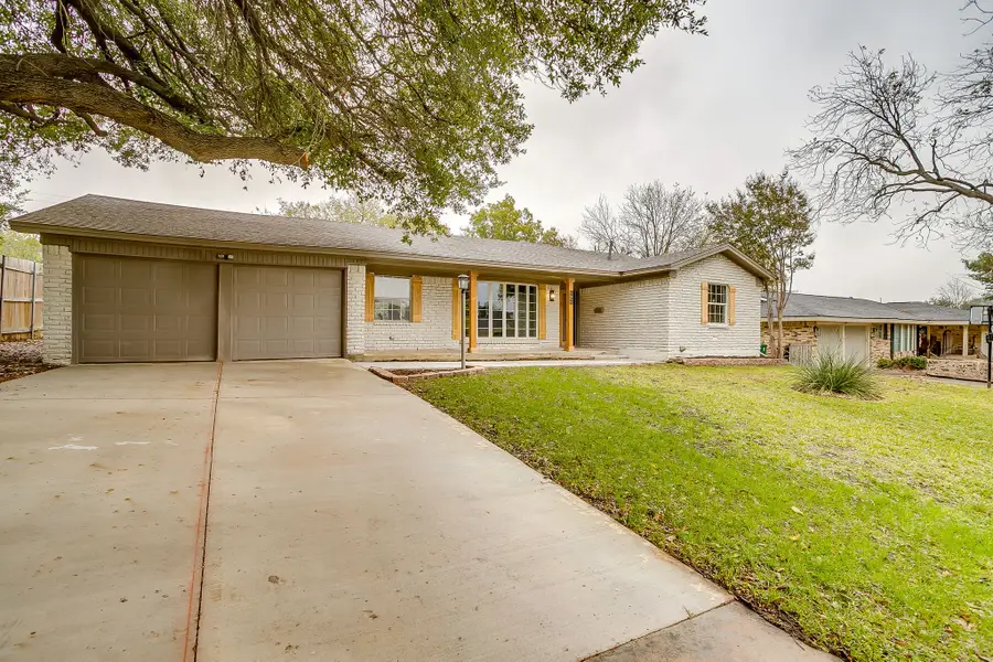 3720 Glenmont Drive, Fort Worth, TX 76133 - Image #3