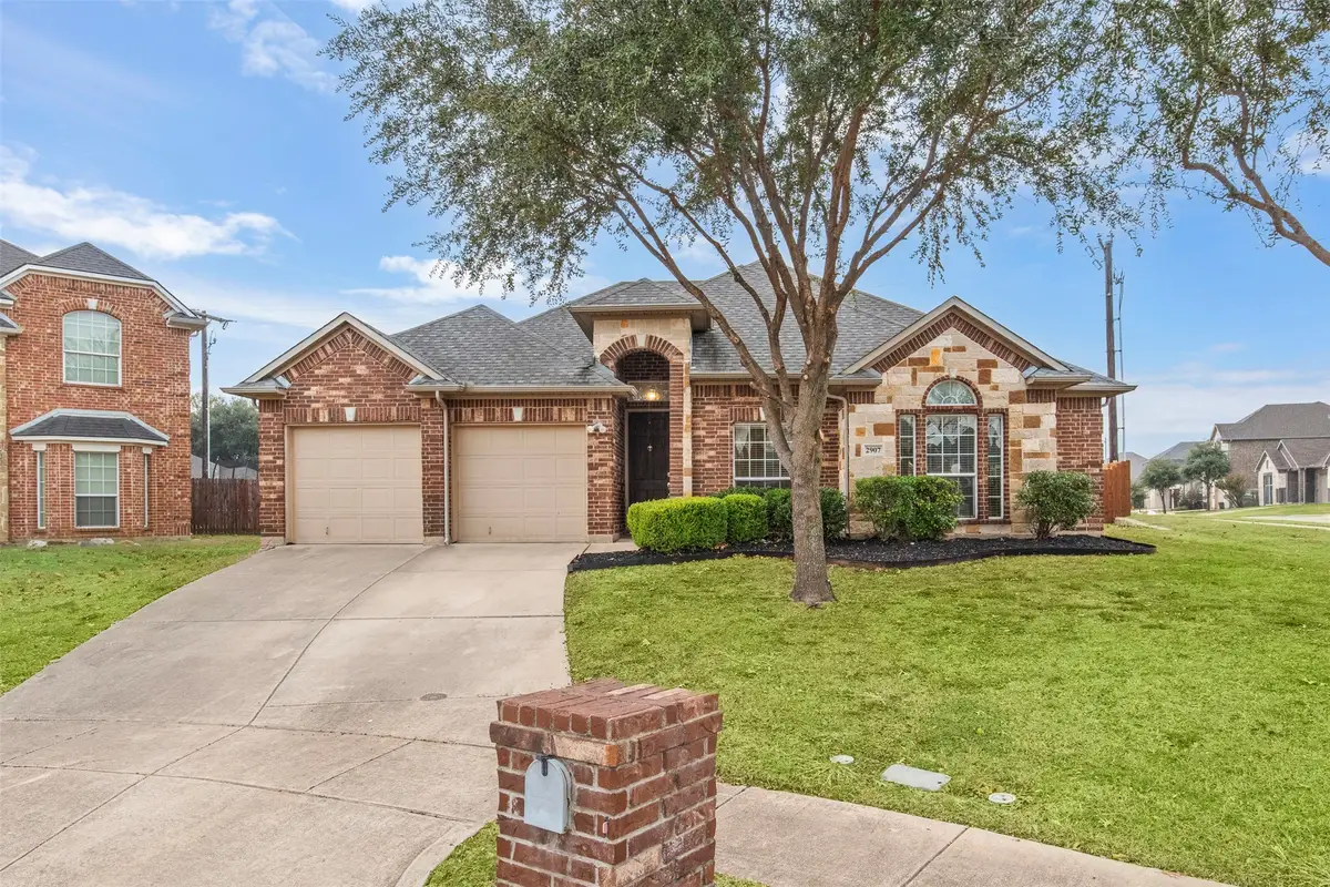 2907 Crystal Way, Grand Prairie, TX 75052 - Image #1
