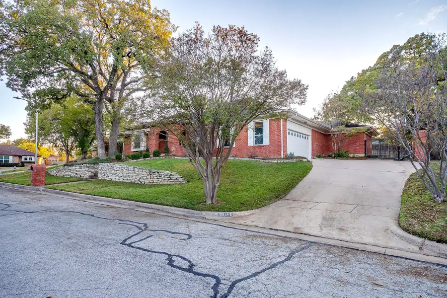1804 Longbranch Court, Arlington, TX 76012 - Image #2