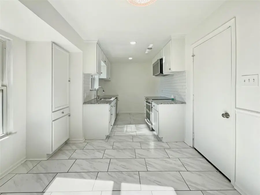 5716 Burton Avenue, Fort Worth, TX 76119 - Image #2