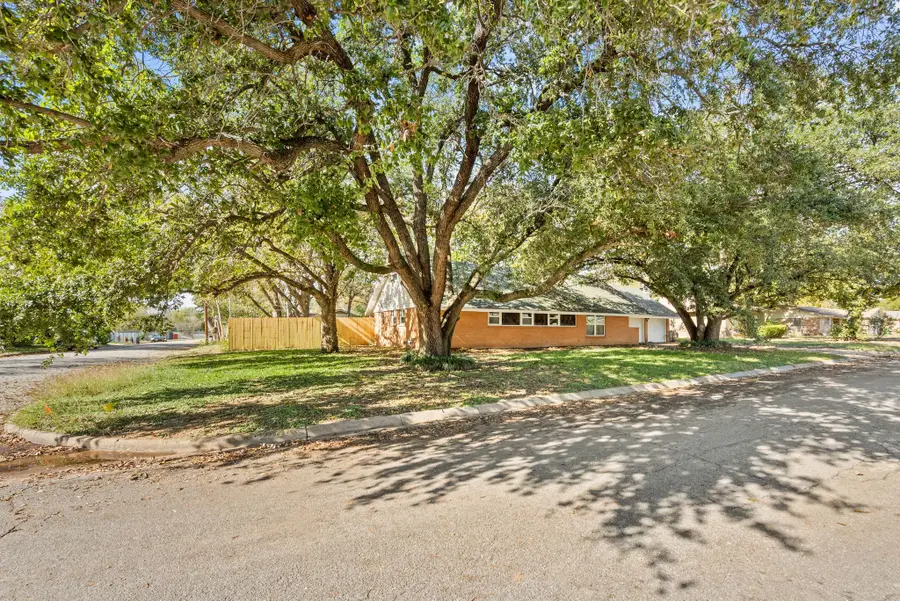 4209 Ashmore Drive, North Richland Hills, TX 76180 - Image #2