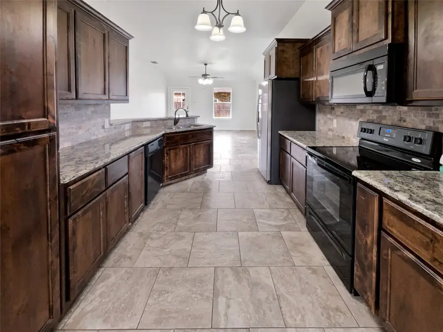 112 Halifax Circle, Palmer, TX 75152 - Image #2