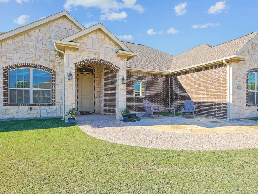 5520 Littlefield Drive, Justin, TX 76247 - Image #2