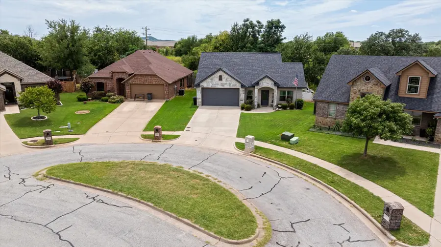 1401 Lauren Lane, Granbury, TX 76048 - Image #3