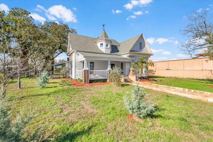 112 S Evans Street, Boyd, TX 76023 - Image #2