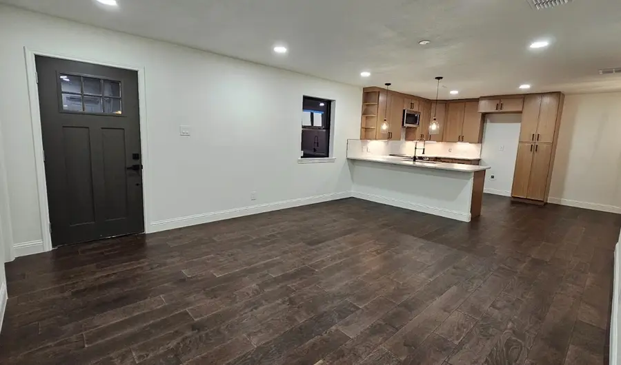 1001 E Star Street, Gainesville, TX 76240 - Image #3