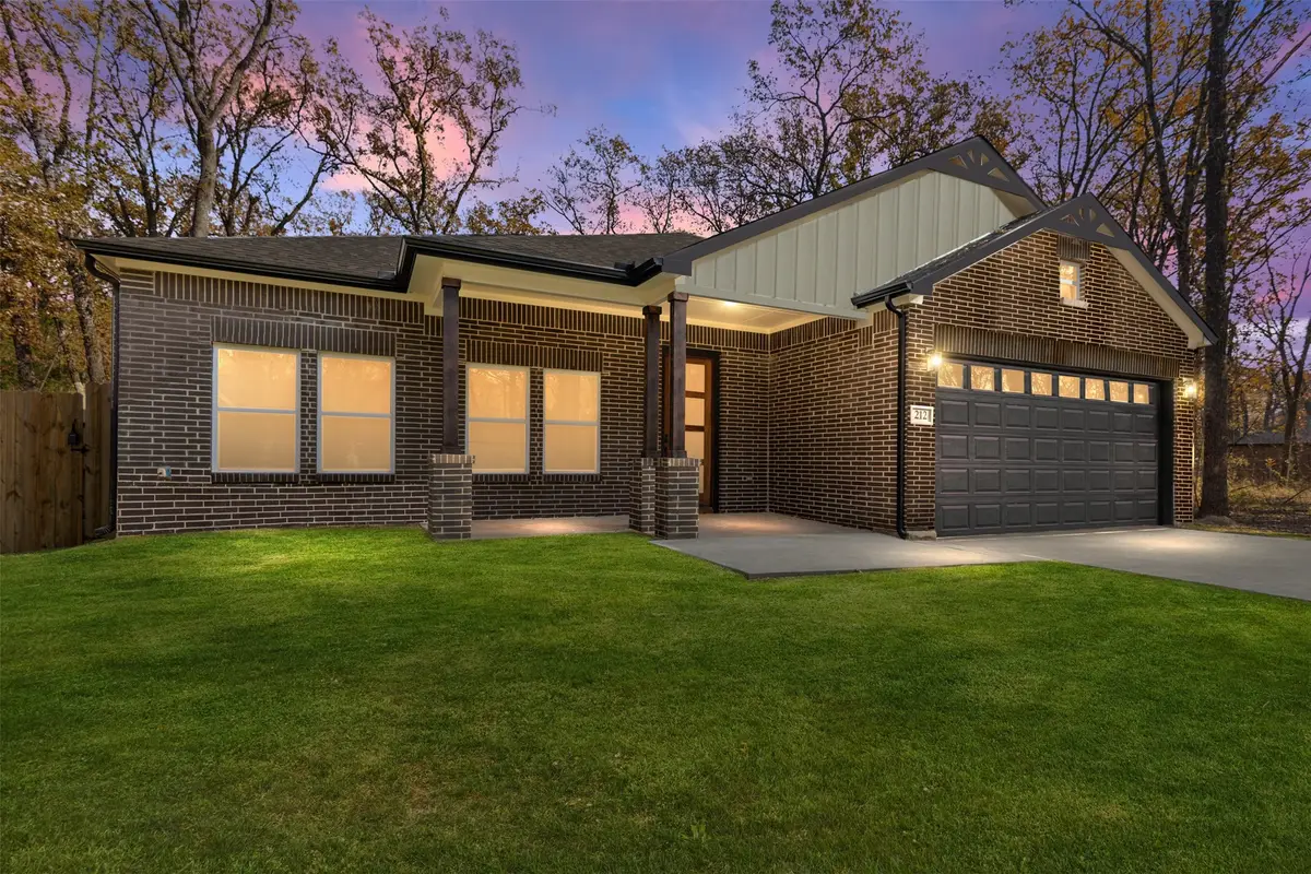 212 E Beachwood Loop, Trinidad, TX 75163 - Image #1