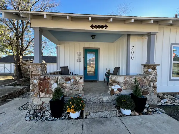 700 E Highland Avenue, Comanche, TX 76442