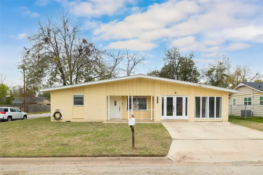 2215 13th Street, Brownwood, TX 76801 - Image #2