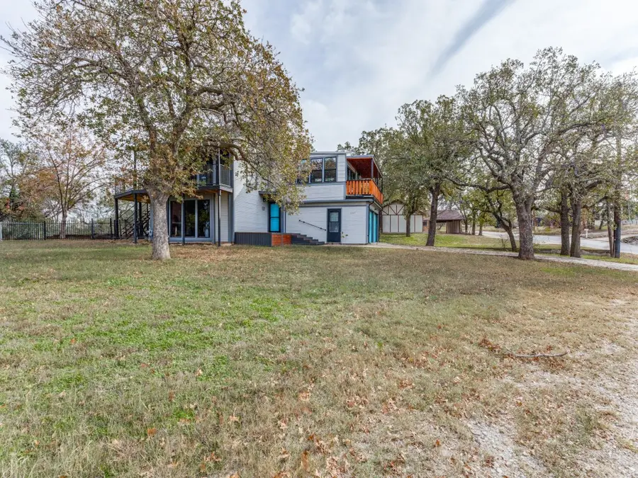 237 Runaway Bay Drive, Runaway Bay, TX 76426 - Image #3