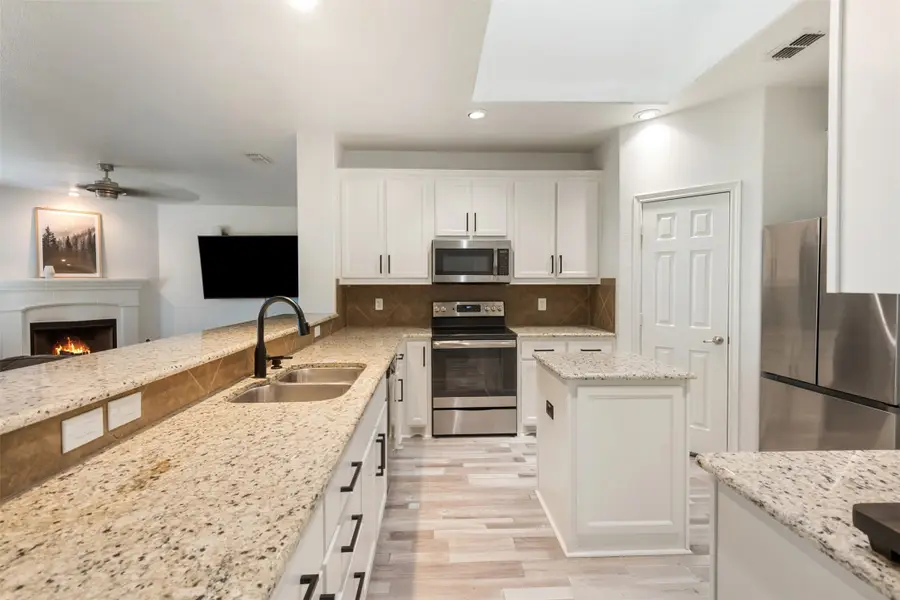 15725 Carlton Oaks Drive, Fort Worth, TX 76177 - Image #3