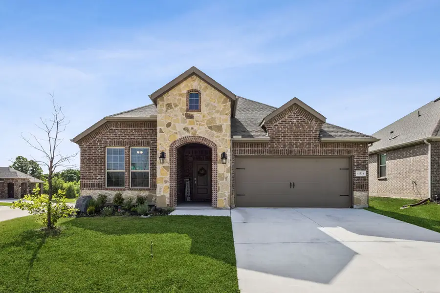11324 Summer Rain Boulevard, Aubrey, TX 76227 - Image #2