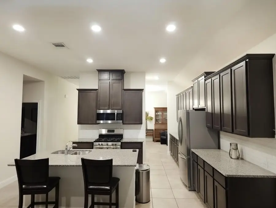 2813 Ainsworth Road, Aubrey, TX 76227 - Image #2