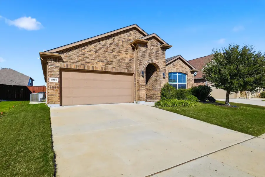 9256 Silver Dollar Drive, Fort Worth, TX 76131 - Image #2