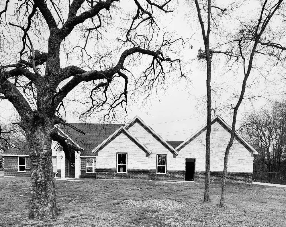 306 Garden Court, Springtown, TX 76082 - Image #1