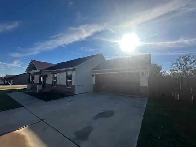 2405 Creek Drive, Granbury, TX 76048 - Image #1