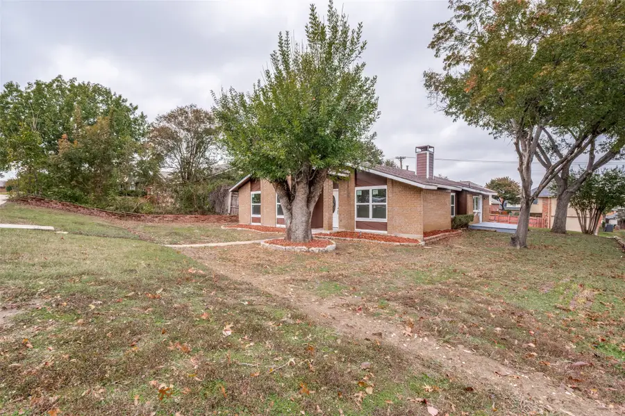 1021 Bellflower Drive, Carrollton, TX 75007 - Image #2