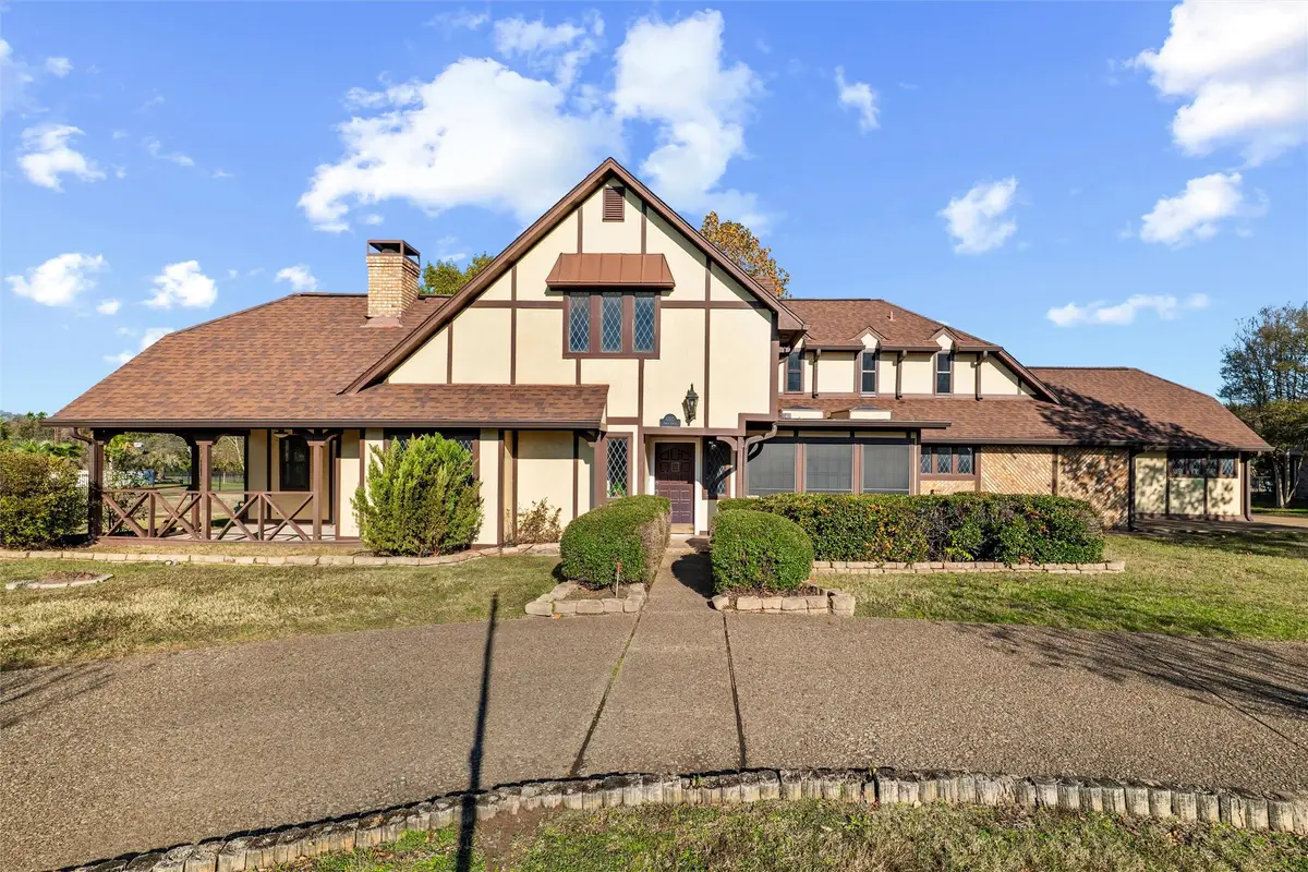 1205 N Creek Circle, Waxahachie, TX 75165 - #1