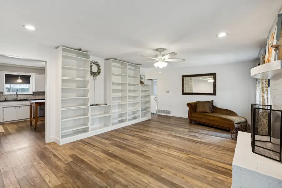 405 College Avenue, Keller, TX 76248 - Image #3