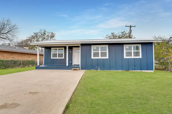 308 Avenue E, Ennis, TX 75119