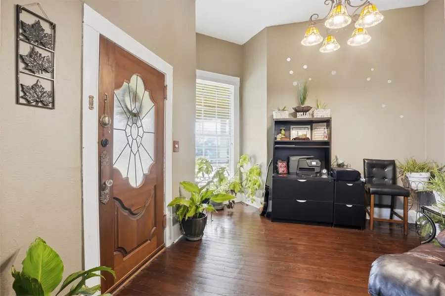 114 S Field Street, Cleburne, TX 76033 - Image #3