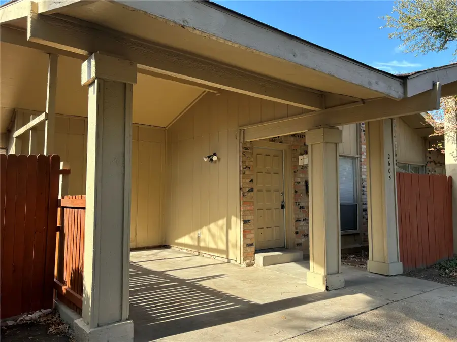 2605 Nina Circle, Grand Prairie, TX 75052 - Image #2