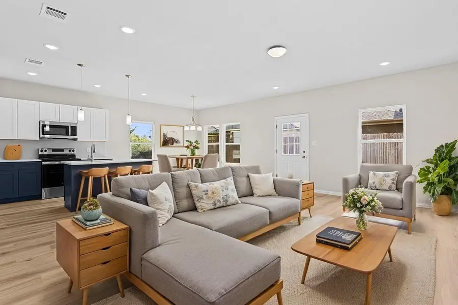 209 Lead Creek Drive, Fort Worth, TX 76131 - Image #2