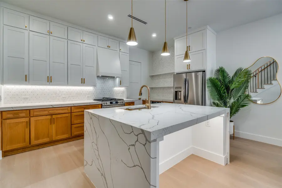 708 W 10th Street #101, Dallas, TX 75208 - Image #2