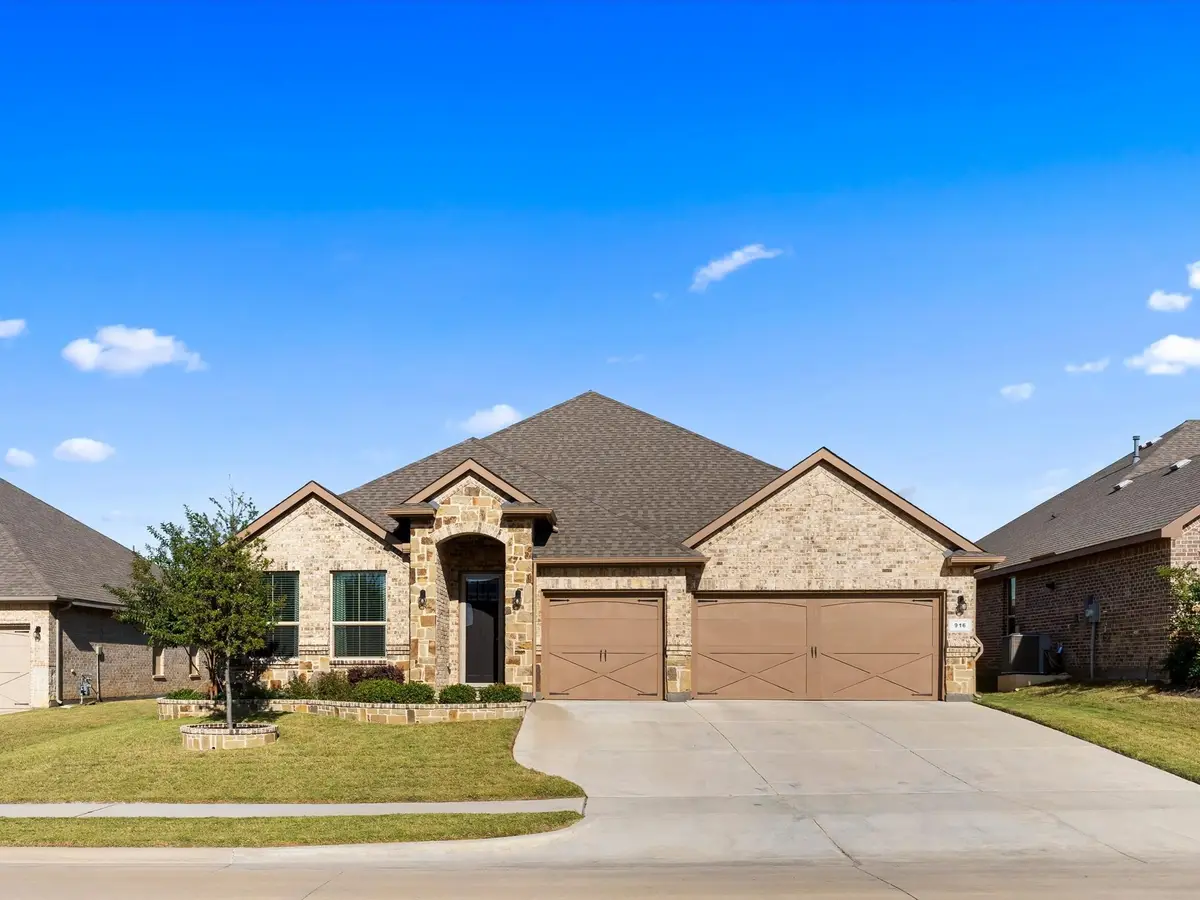 916 Nellie Drive, Mansfield, TX 76063 - Image #1
