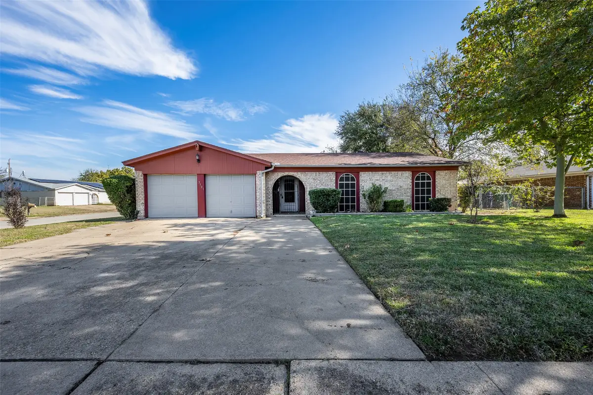 3501 Richardson Court W, Fort Worth, TX 76119 - Image #1